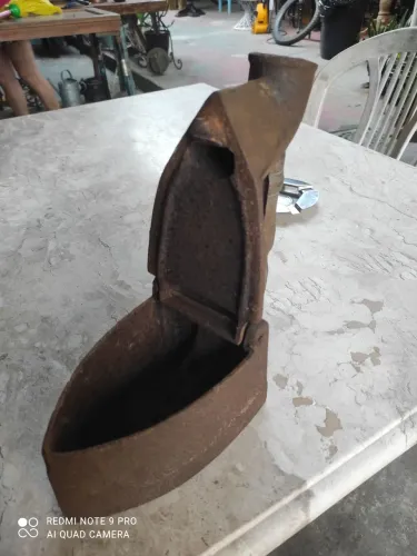 Ferro de passar roupas antigo,brasa: