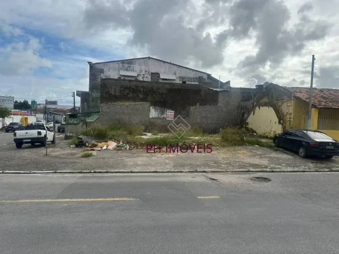 Terreno com 164m², localizada no bairro do Farol