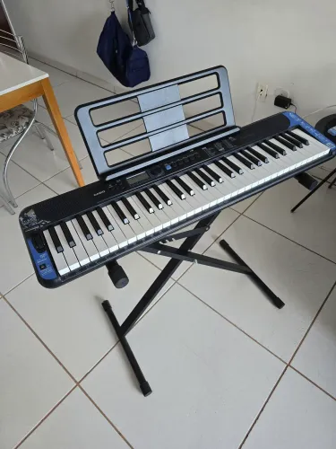 Kit Teclado musical Casio Casiotone CT-S300 61 teclas preto + suporte em X