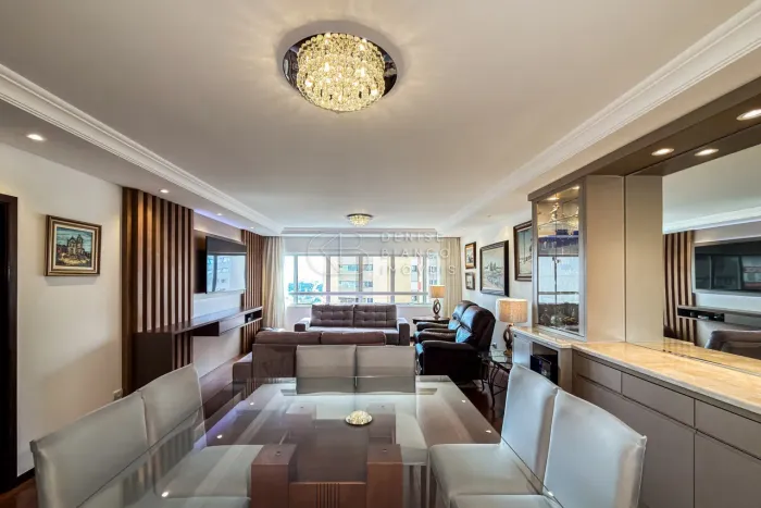 Apartamento no Bigorrilho, 199 m², 4 quartos e 2 vagas.