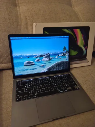 Macbook pro M2 2022 (touch bar)