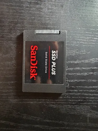 SATA SSD 2.5" 2tb SanDisk 550 MB/s em excelente estado