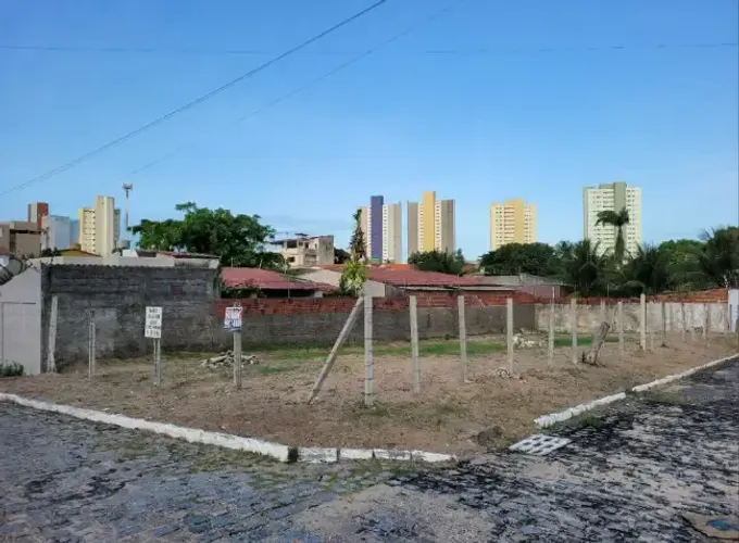 Terreno de Esquina em Ponta Negra com 360m² Oportunidade Fort