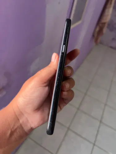 Celular j6