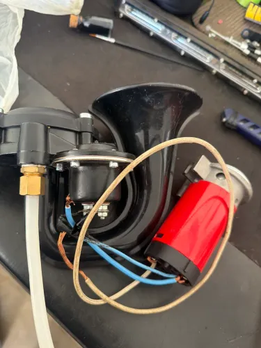 Vendo buzina ar mais compressor