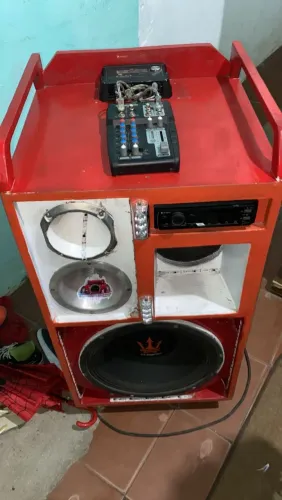Vende-se uma caixa Bob número pra contato: *