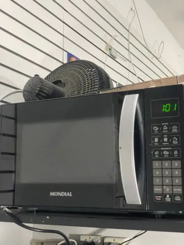 Microondas mondial com pouco uso