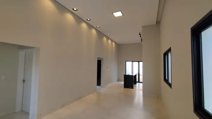 Casa à venda no bairro Portal do Vale em Uberlândia