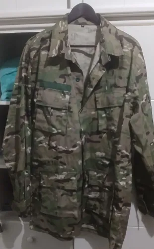 Jaqueta camuflada XG maior que GG