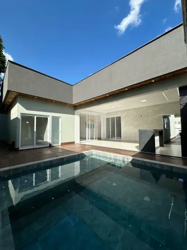 Casa Alto Padrão SOZINHA NO LOTE COM 450M DE LOTE. OPORTUNIDADE! FACIL ACESSO AO BURITI SH
