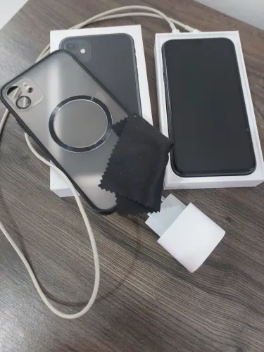 iPhone 11 Preto 128GB - Na Caixa, Única Dona e Já Formatado!