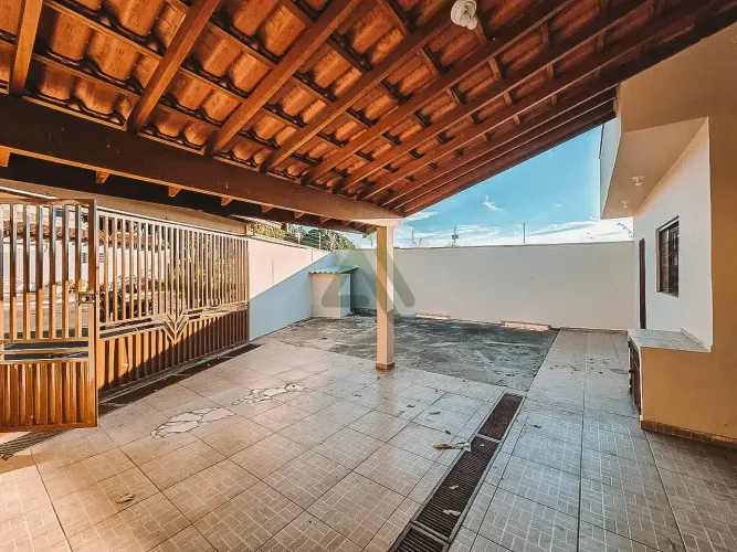 CASA DE ESQUINA COM PRIVACIDADE TOTAL NO JARDIM CAMPOS VERDES (NOVA ODESSA)
