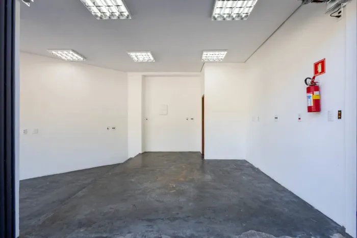 Sala comercial na Rua Francesco Turini, 14 - Sala 9 32 m²