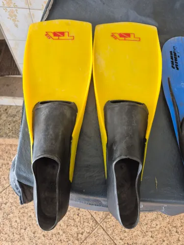 Vendo 2 pares de pe de Pato para mergulho