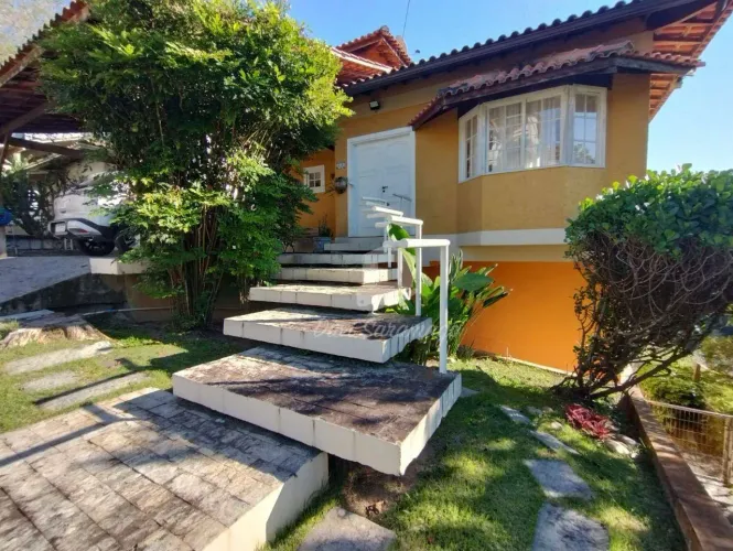 Casa com 3 quartos no Badu à venda