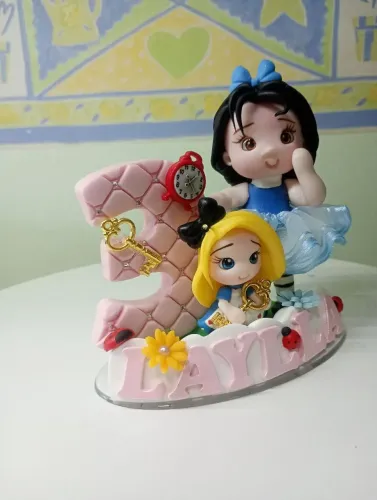 Topo de bolo Alice no País das Maravilhas em Biscuit 