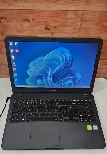 Samsung Processador i7 , 8 GB DE RAM , SSD 256 GB
