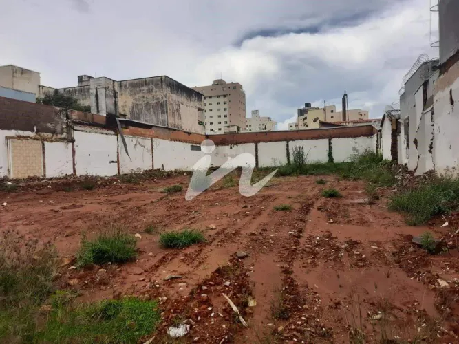 Área à venda, 595 m² por R$ 2.500.000 - Martins - Uberlândia/MG