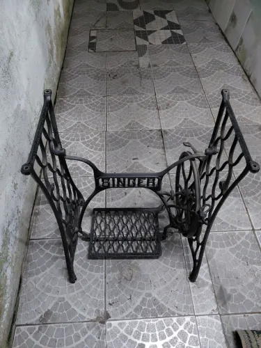 Lindo pe máquina antigo para decoração