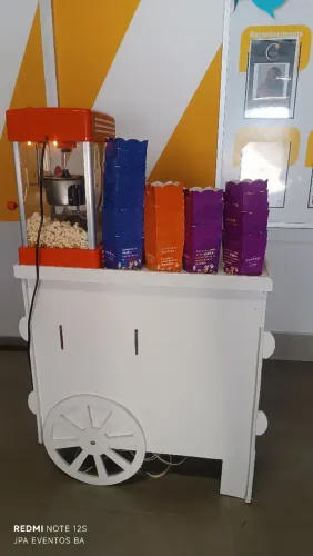 Carrinho de pipoca doce e salgada