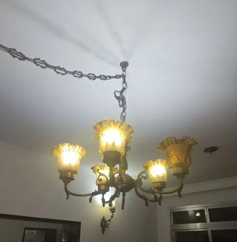 Lustre de bronze antigo 5 tulipas 