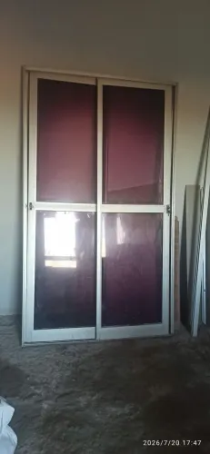 Porta de alumínio (abertura dupla)