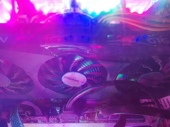 [DESAPEGO] Placa de Vídeo Gigabyte Radeon RX 6600 Eagle 8GB (3 Fans)
