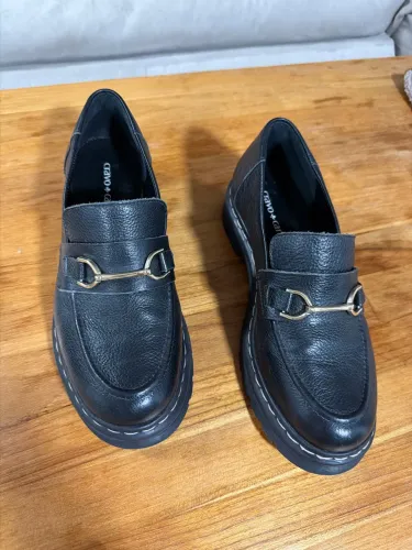 Mocassim preto - Cravo e Canela