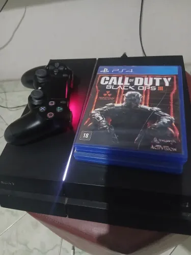 PS4 - 1 CONTROLE E 3 JOGOS