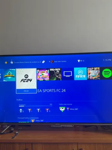 PS4 SLIM 500mg 4 jogos 2 controles 