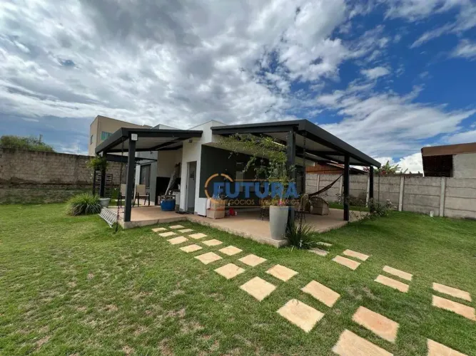 Casa mobiliada com 1 Qts, Cond. Prive, Jardim Botanico