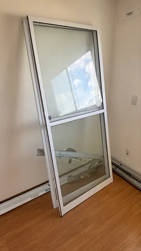 Porta Balcão Sacada 2 Folhas Alumínio Branco com Vidro - Semi Nova