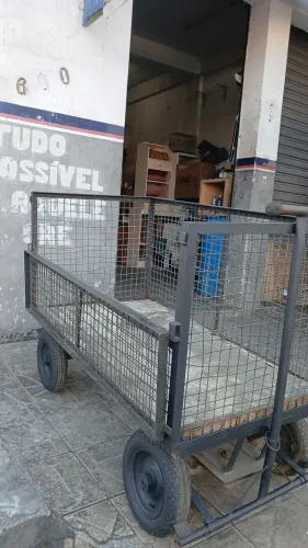 Carrinho de carga todo de grade