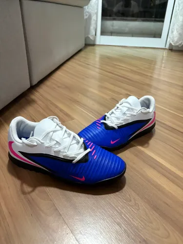 Chuteira Society Nike Phantom 6 Club Low