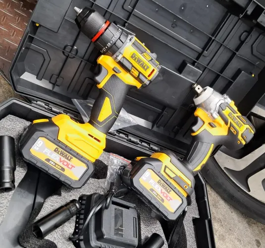 Kit 2 Máquinas Parafusadeira + Chave de Impacto Dewalt XR 20V Na maleta 