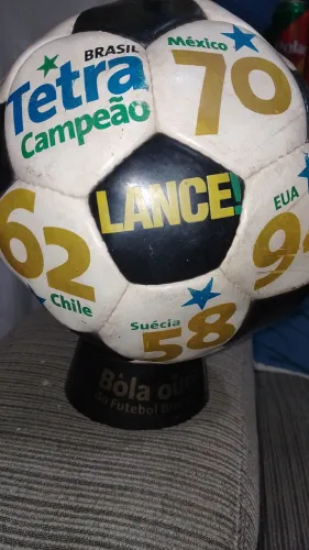 Bola Ouro Jornal Lance! Brasil Tetra Campeão com suporte