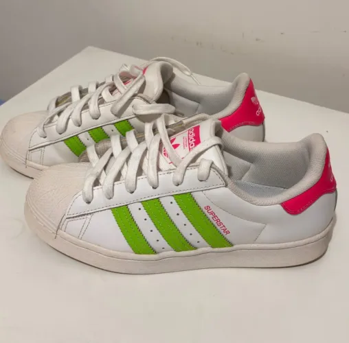 Tênis adidas super Star