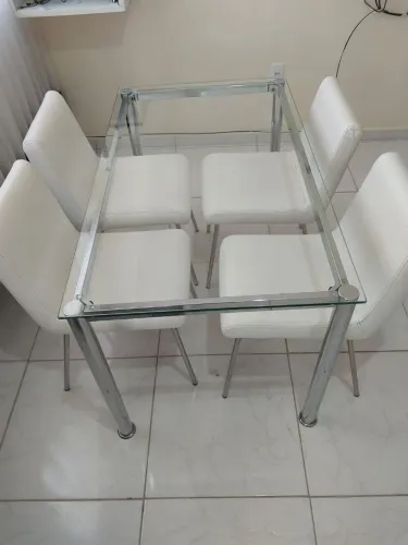 Kit 4 cadeiras, revestida em couro