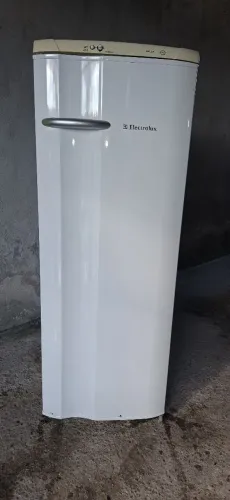 Geladeira Electrolux branca
