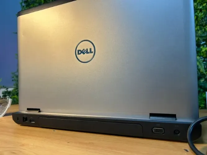 Notebook Dell Vostro 3550   Processador: Intel Core I5 - 2430 M 2.40 GHz 4GB DDR3  1TB HD 
