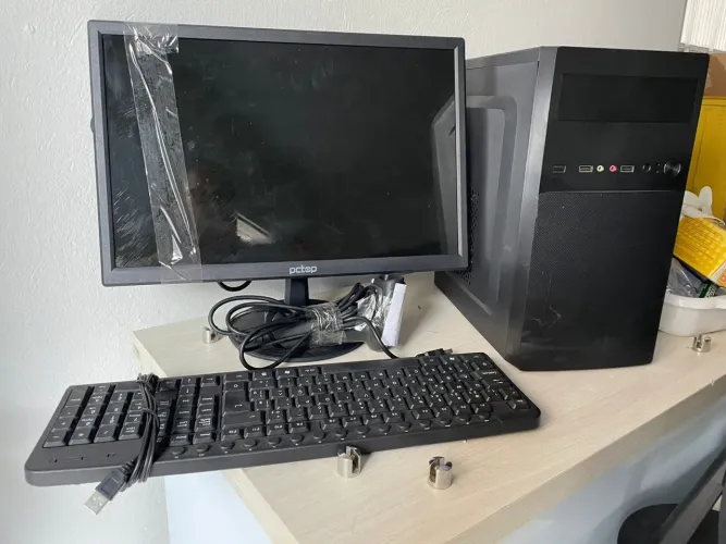 Vendo computador completo com todos os acessórios para comércios e vendas de produtos