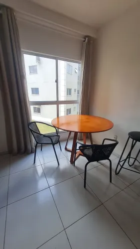 Mesa mdf e madeira