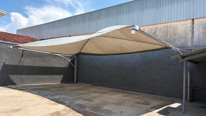 Sombrite grande garagem ou comércio