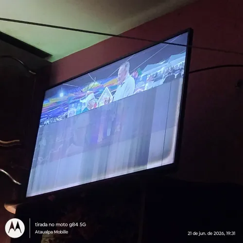 Smart TV 43 polegadas com defeito 