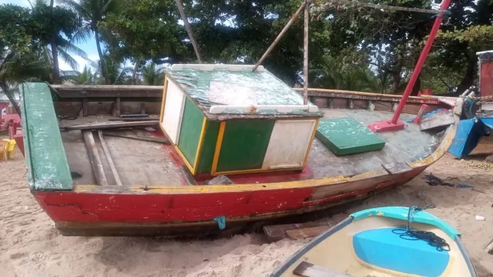 Barco de madeira artesanal - sem motor