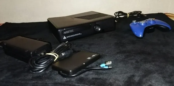 Xbox 360 slim + HD 39 jogos muito conservado