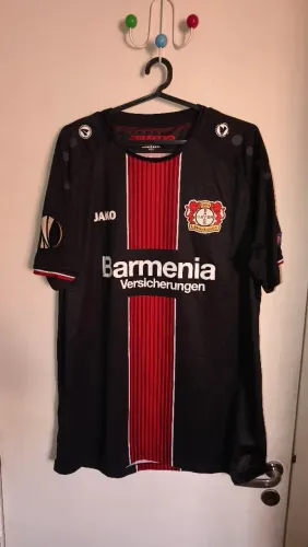 5 camisas - Besiktas, Lille, Nantes, PSG e Leverkusen