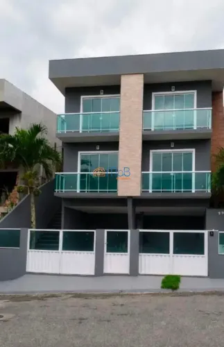 Casa à venda com 4 Quartos e Piscina no Vale dos Cristais | Macaé/RJ