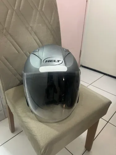 Capacete helt aberto