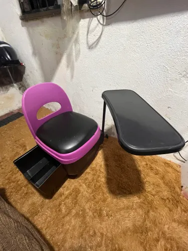 Cadeira de manicure com apoio 